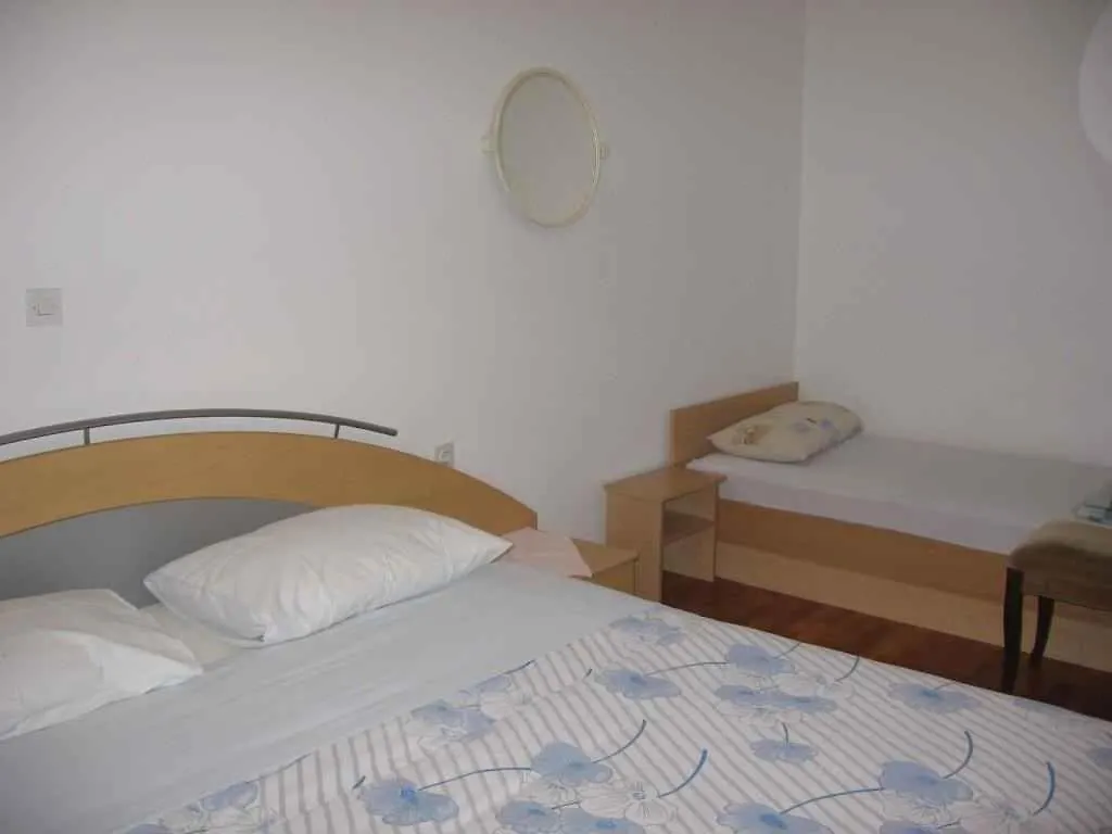 Apartment In Novi Vinodolski 37973