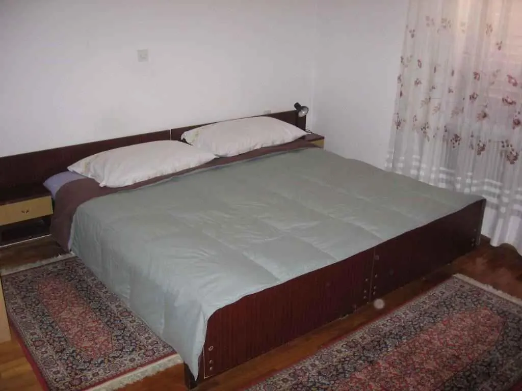 Apartment In Novi Vinodolski 37973
