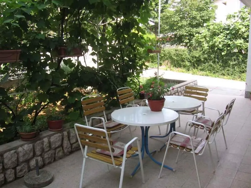 Apartment In Novi Vinodolski 37973